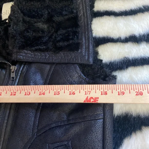 Women's Black Faux Fur Collar Vest - Picture 6 of 9